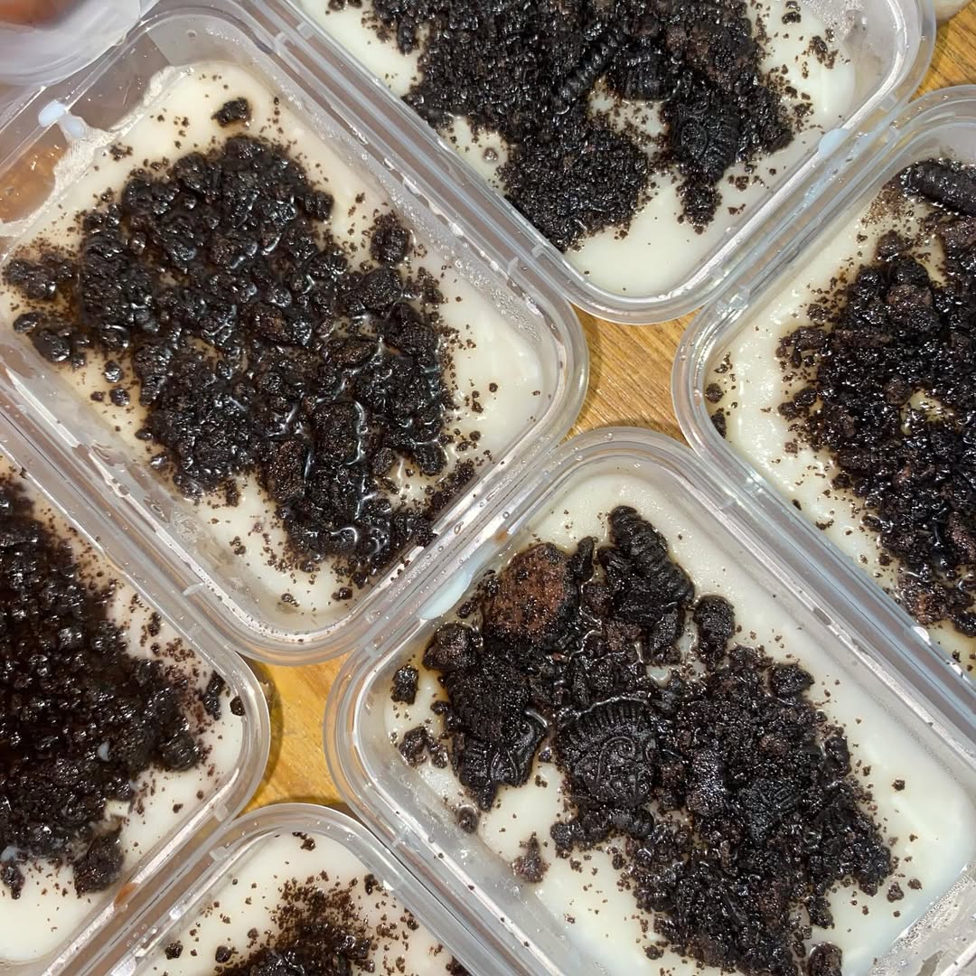 Puding Fla Oreo — Puding oreo lembut berlapis fla vanilla manis